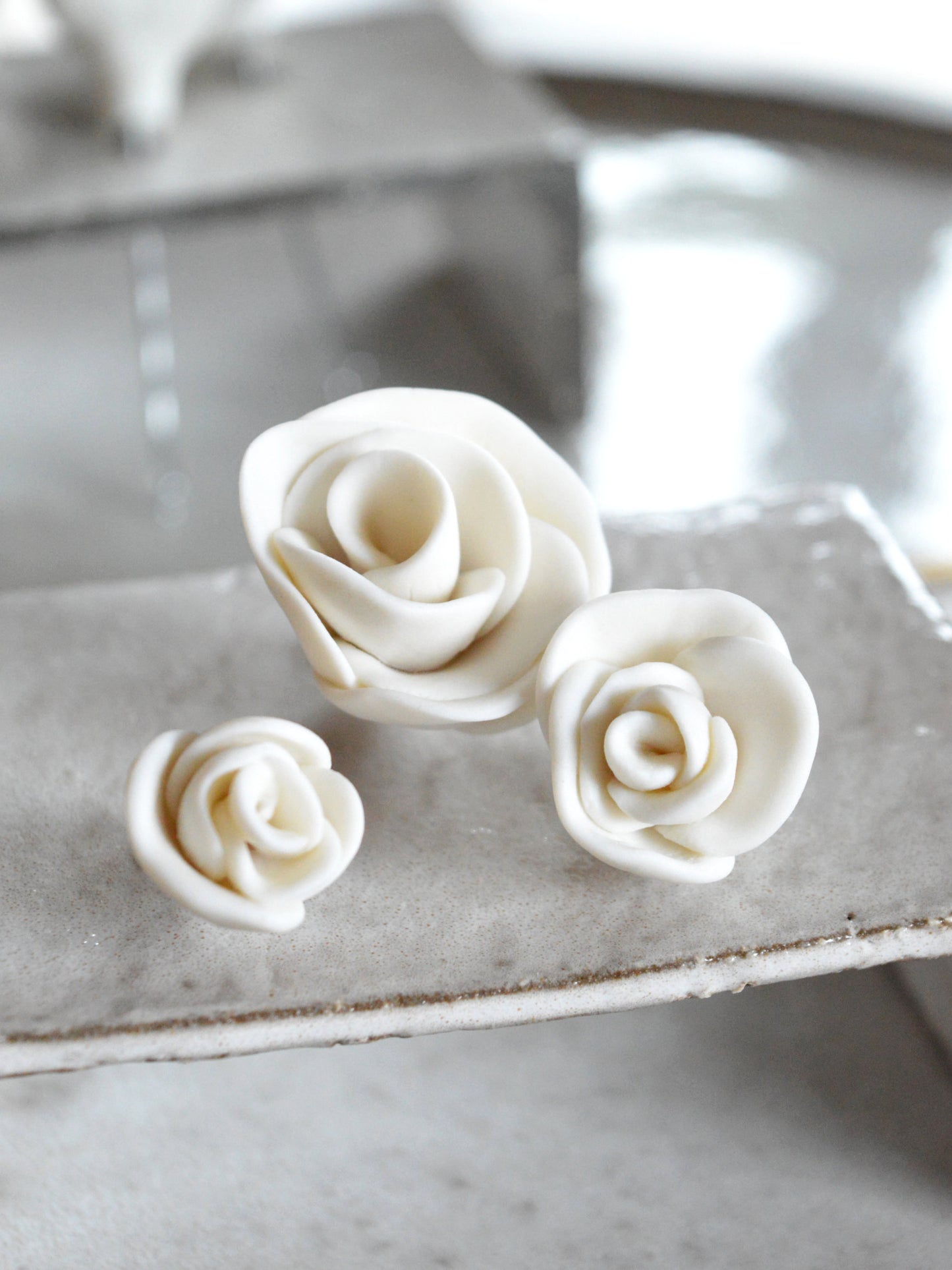 Tre Rose Opache Sette Petali