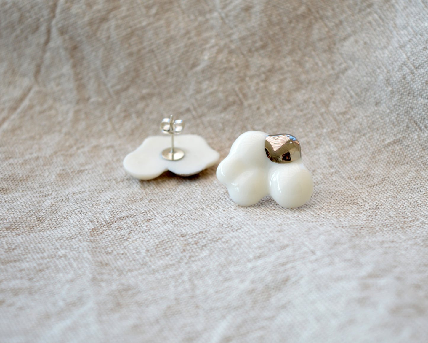 CLOUDS Raggio Medium porcelain earrings with gold or platinum decor