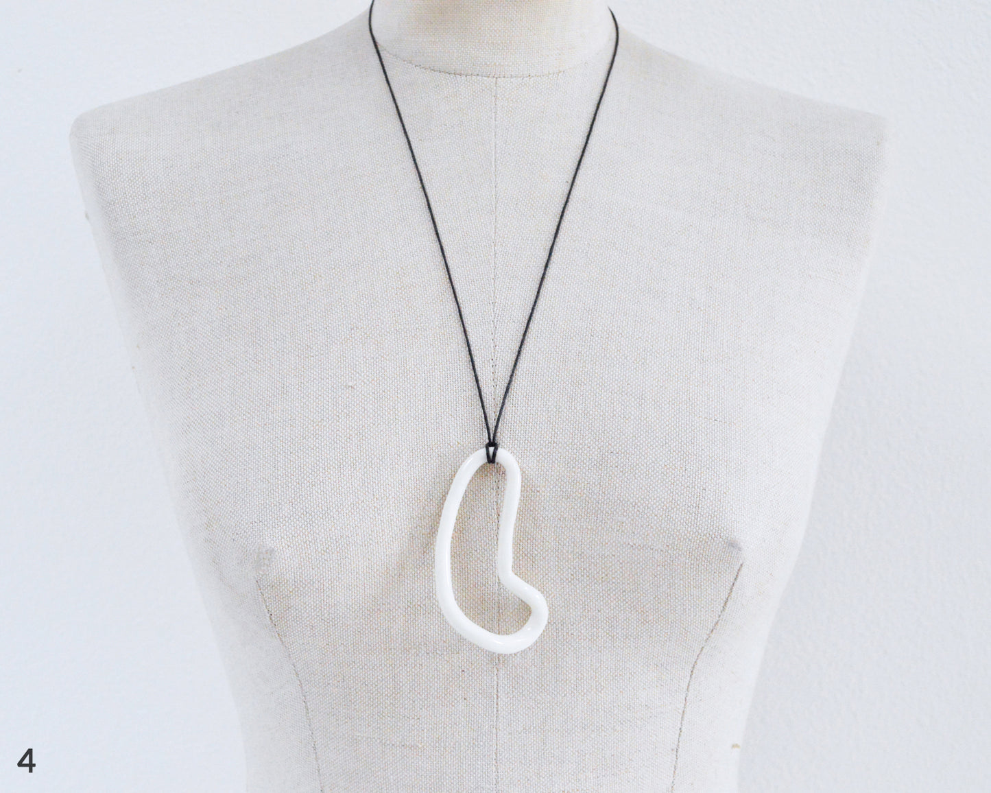 LOOP Collana minimalista in porcellana