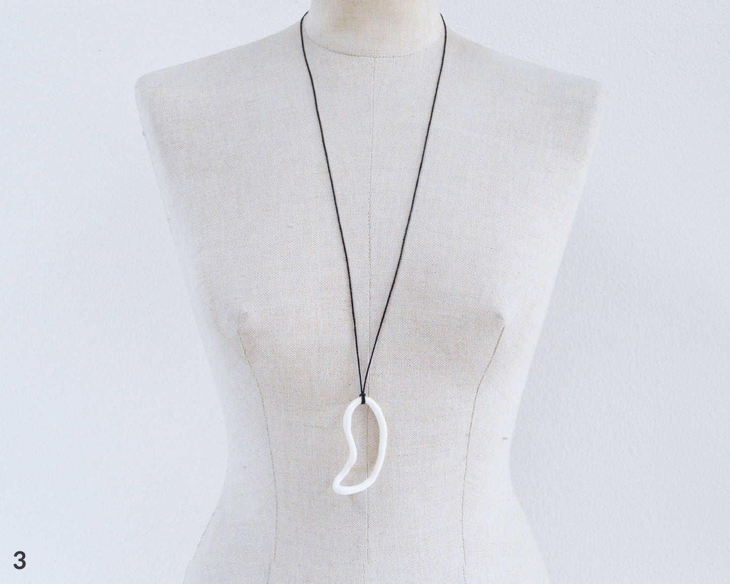 LOOP Minimalist porcelain necklace