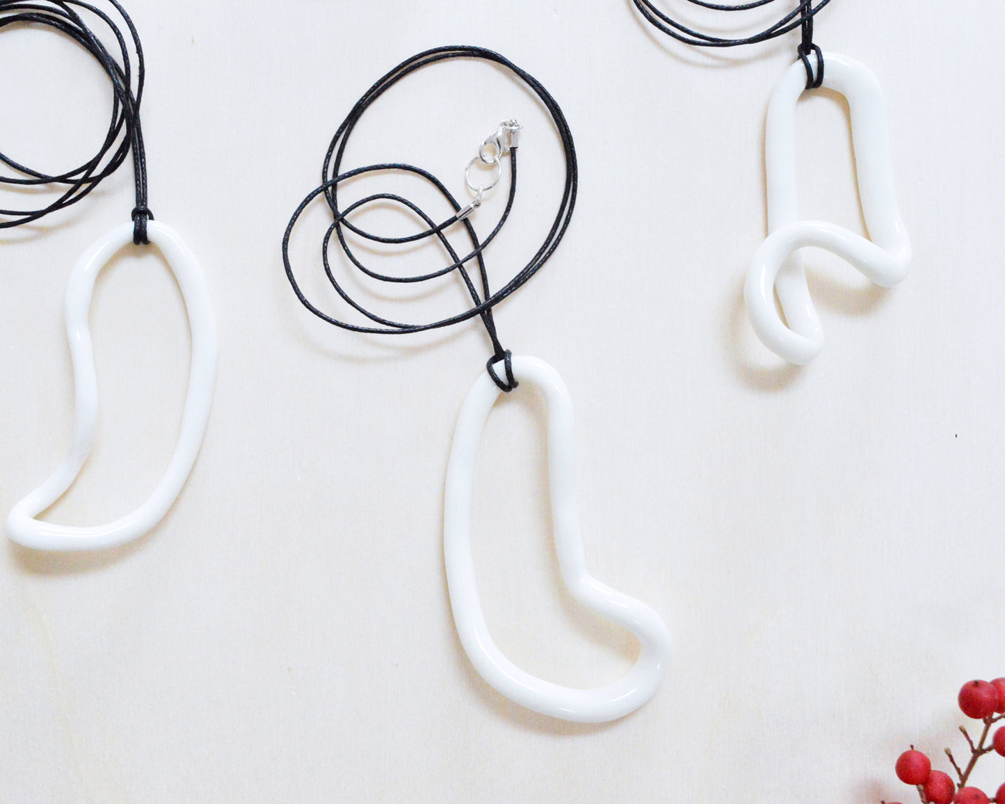 LOOP Collana minimalista in porcellana