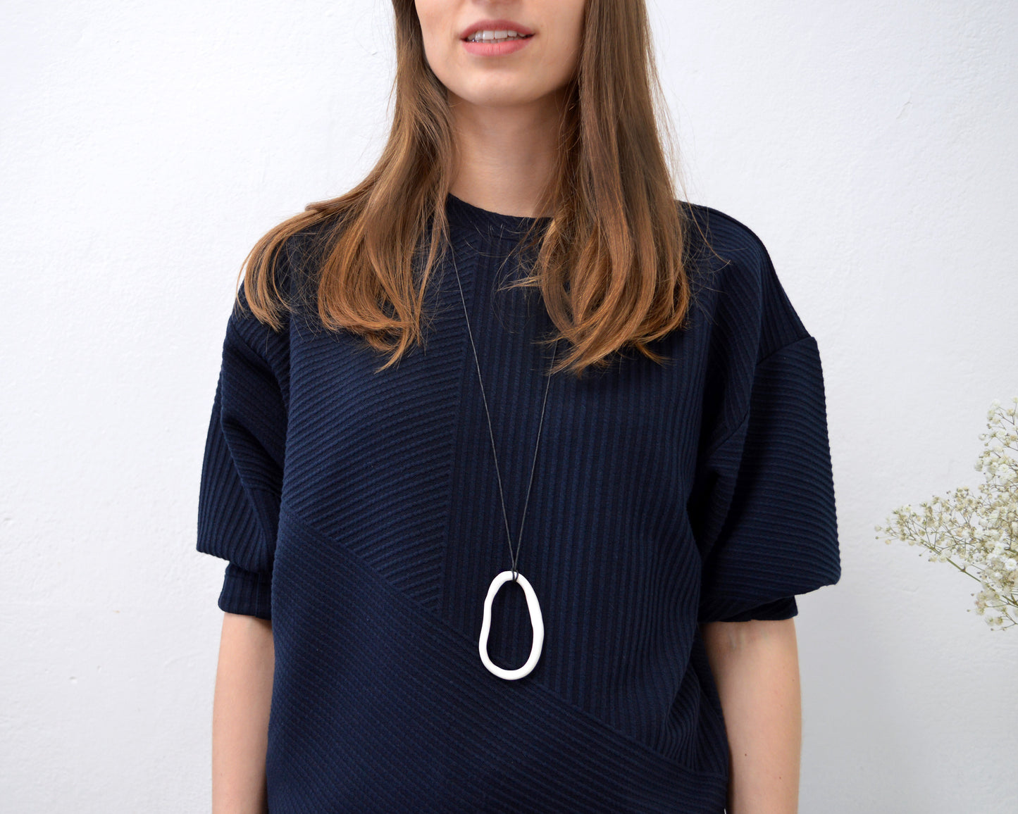 LOOP Collana minimalista in porcellana