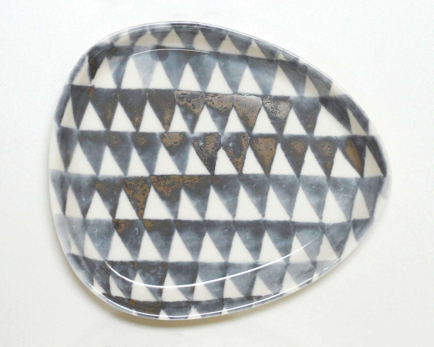 TRIANGLE Porcelain Plate - Grey