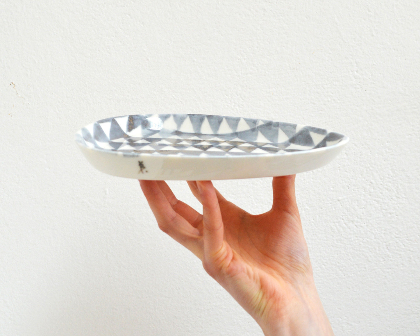 TRIANGLE Porcelain Plate - Grey