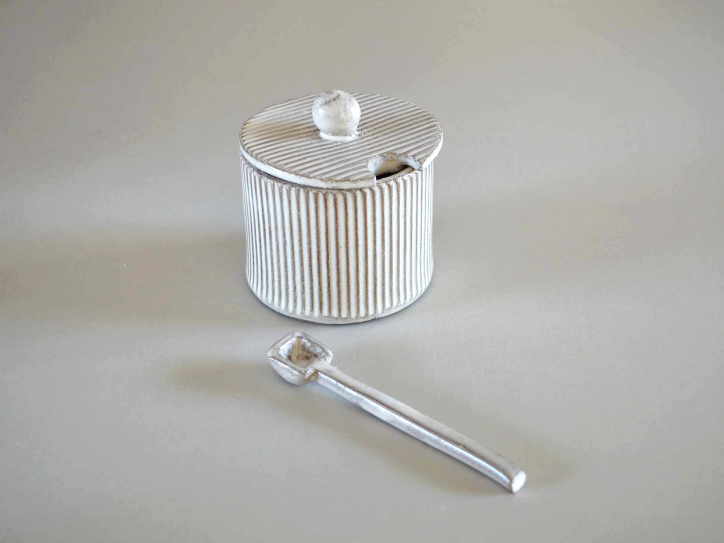 MILLERIGHE Sugar bowl with quirky spoon