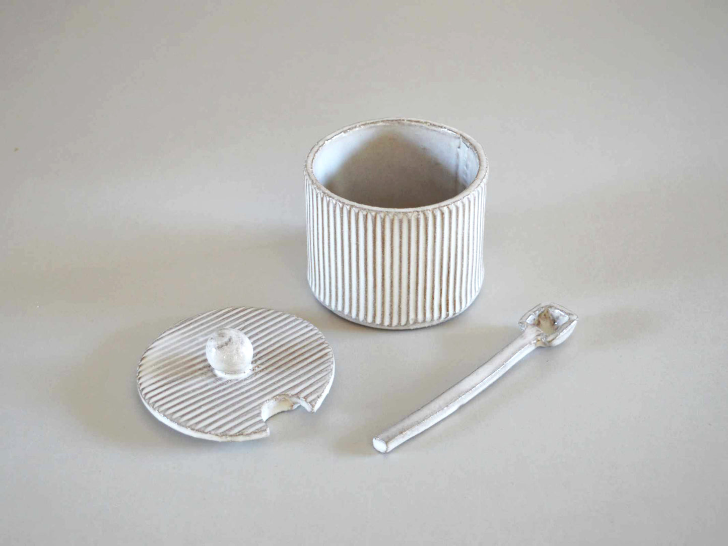 MILLERIGHE Sugar bowl with quirky spoon