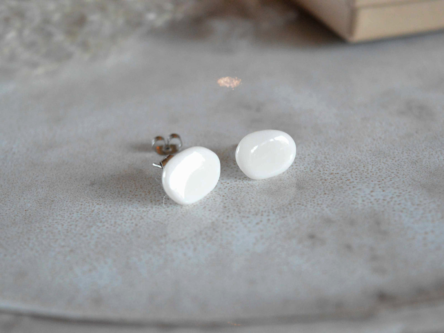 GRANO Orecchini a lobo in porcellana fatti a mano