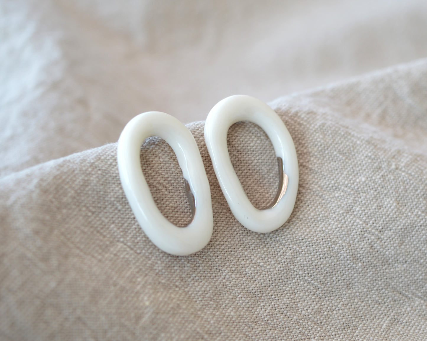 LOOP Rivo Orecchini in porcellana con detaglio in oro o platino