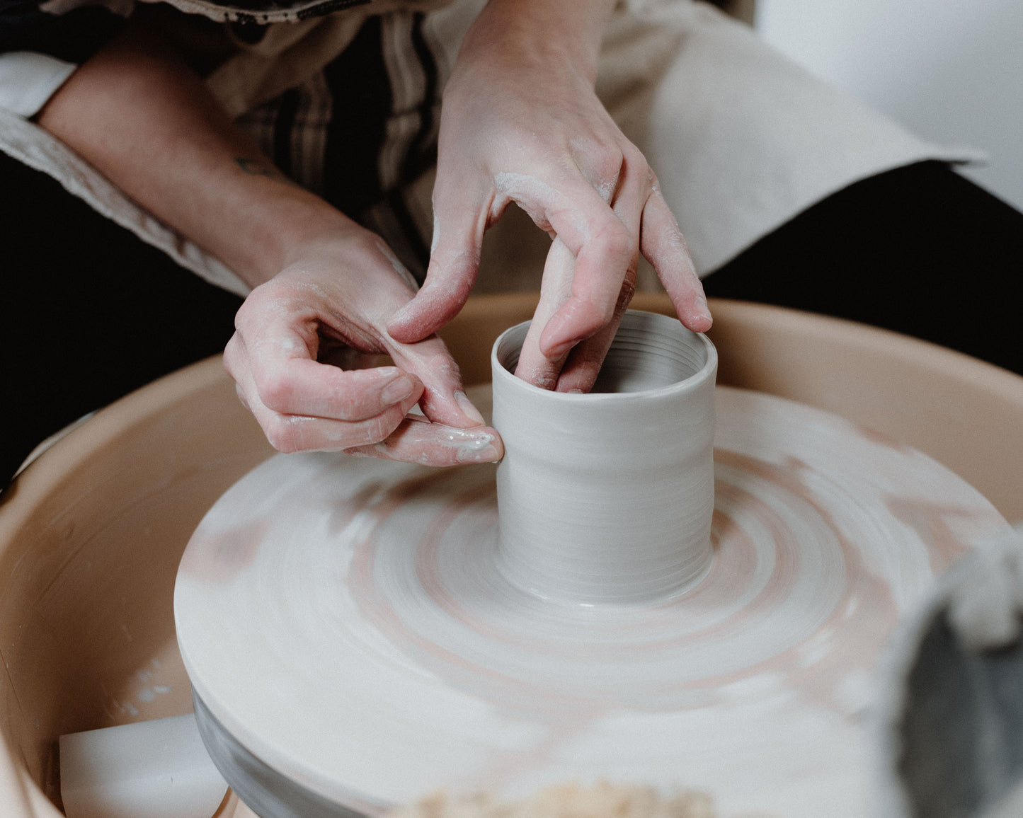 Wheel throwing classes in my studio in Modena: APRIL