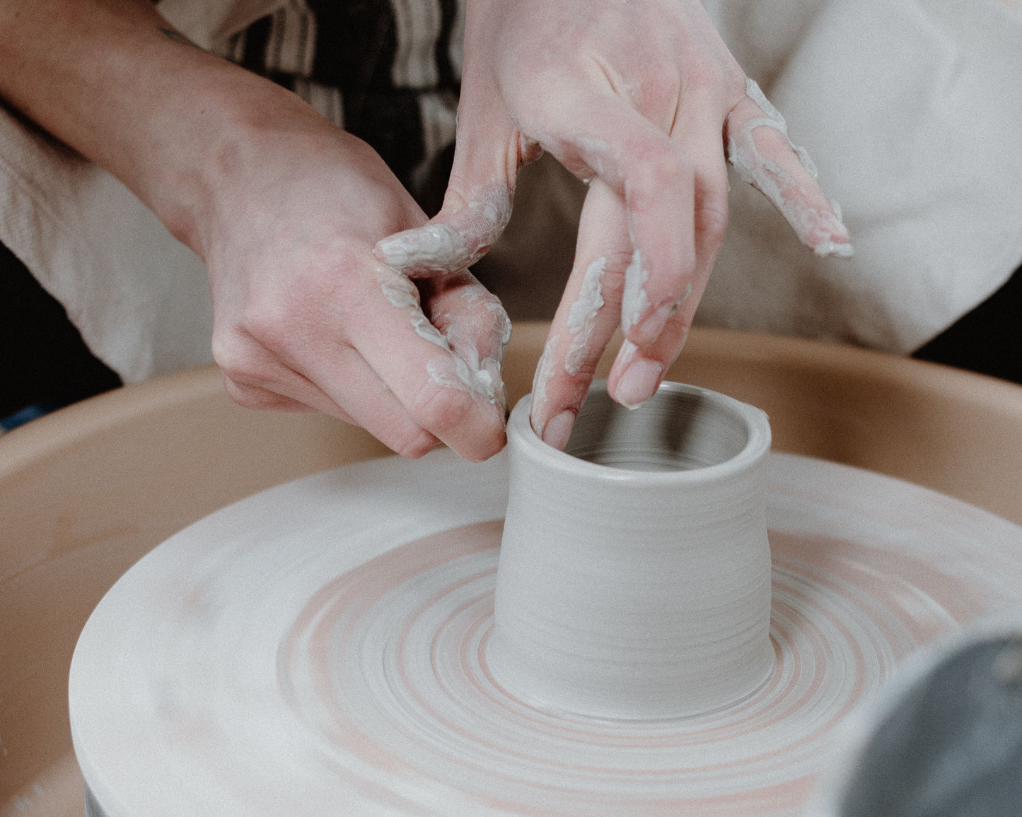 Wheel throwing classes in my studio in Modena: APRIL