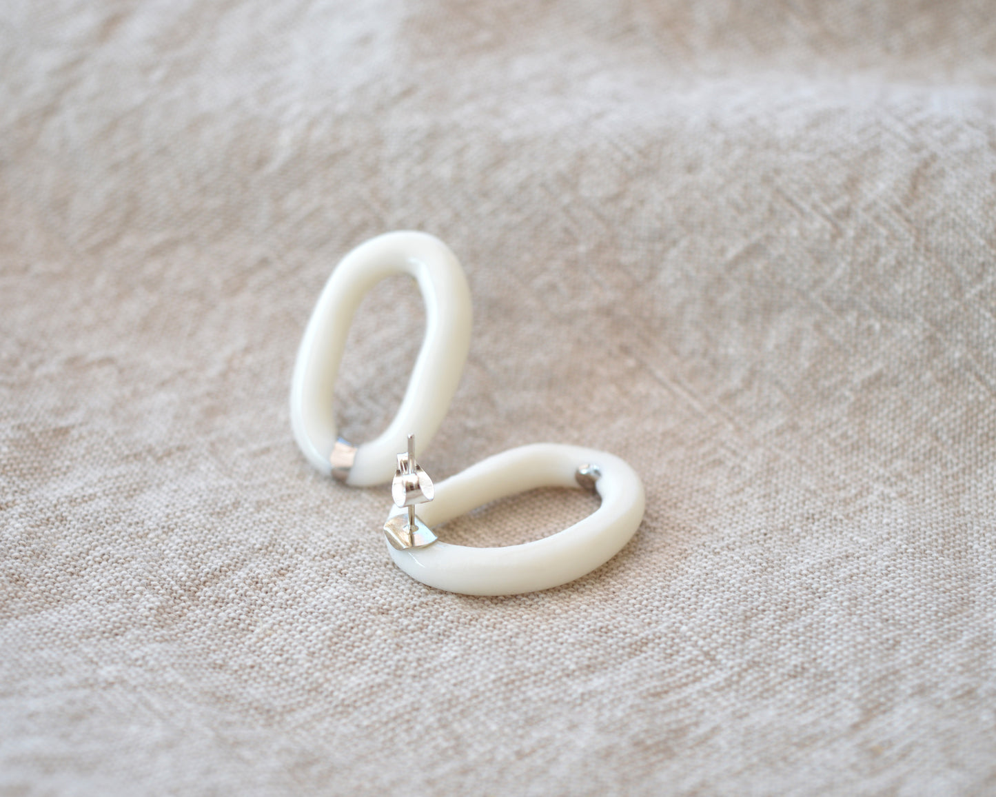 LOOP Rivo Minimalist porcelain earrings with gold or platinum detail