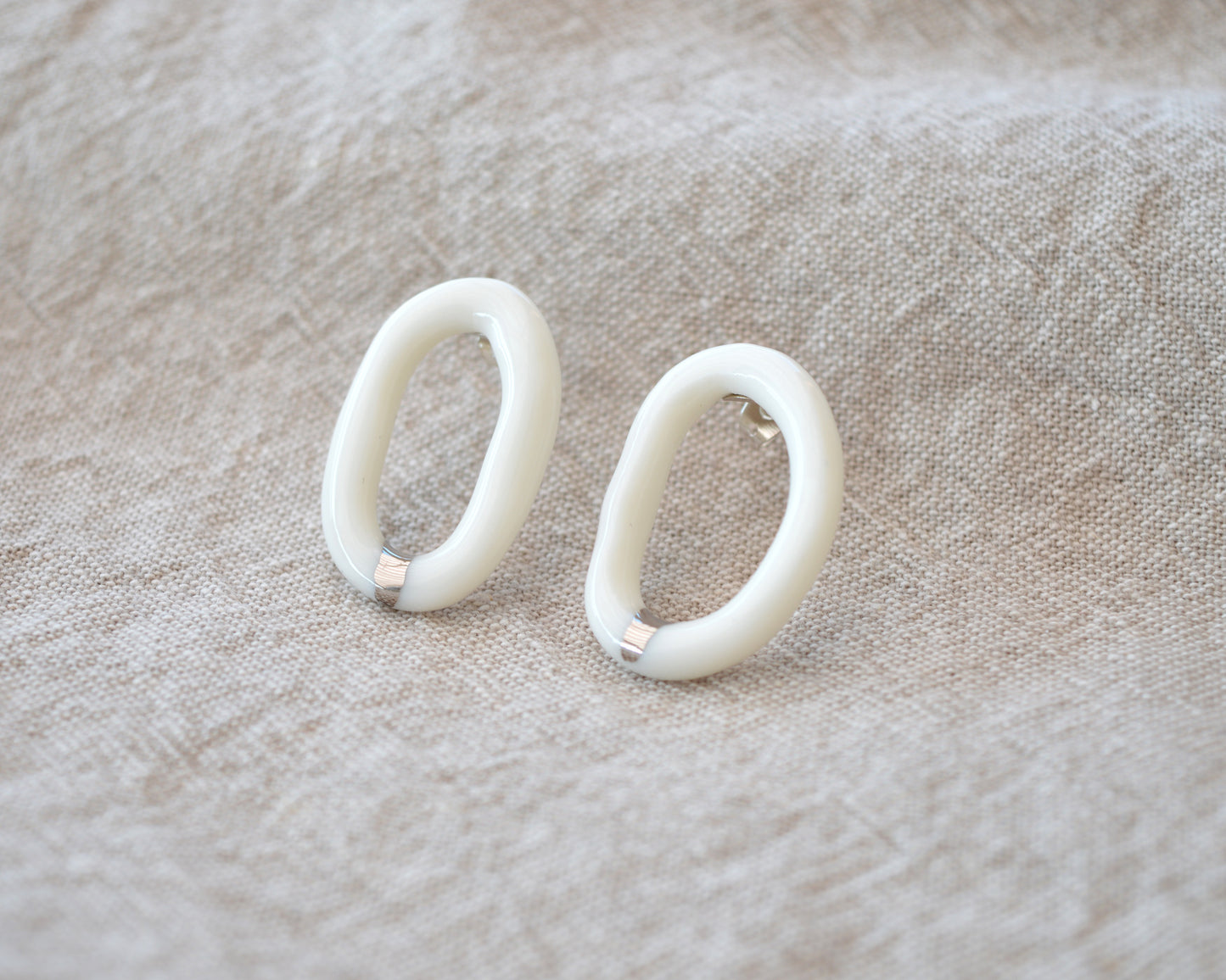 LOOP Rivo Minimalist porcelain earrings with gold or platinum detail