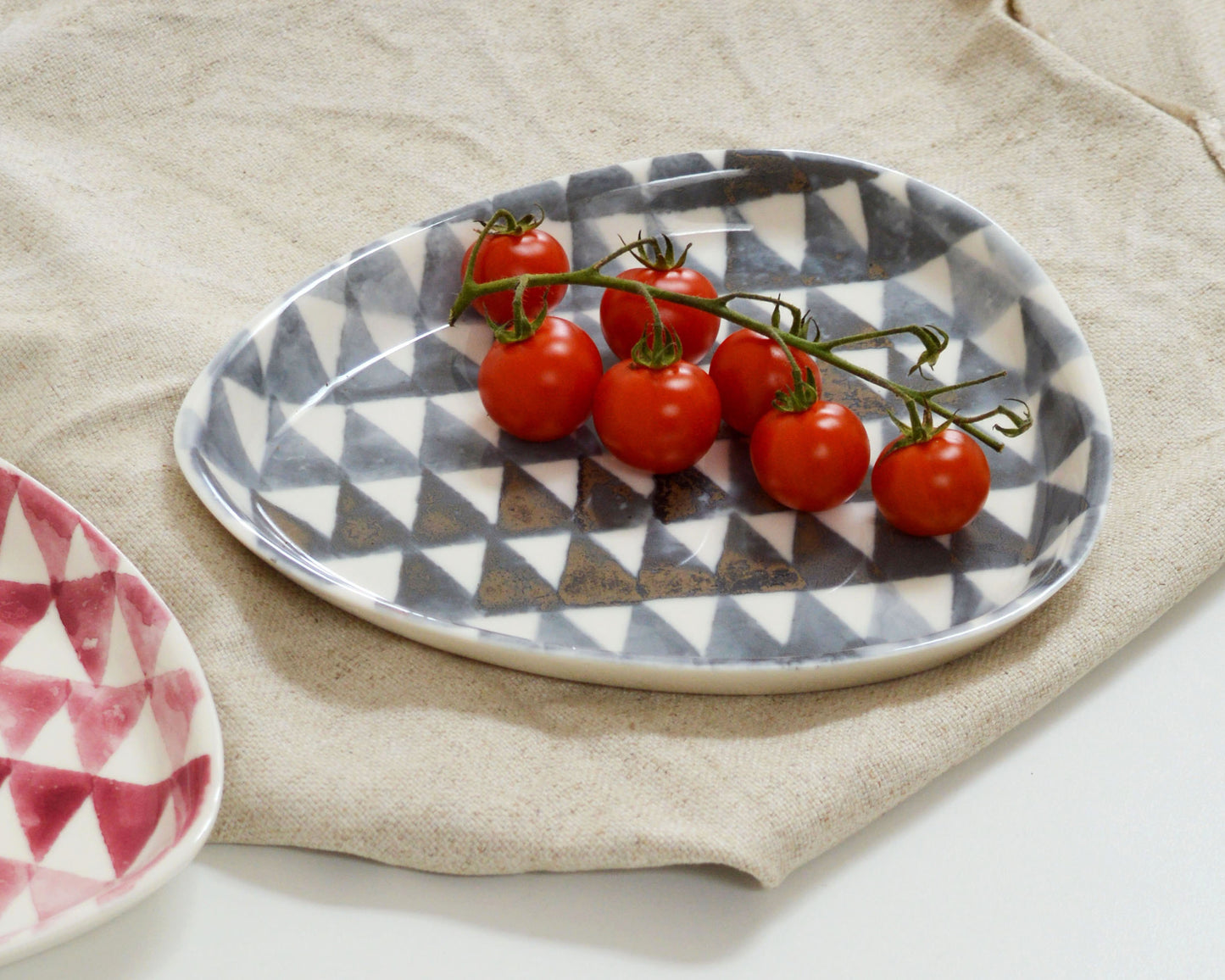 TRIANGLE Porcelain Plate - Grey