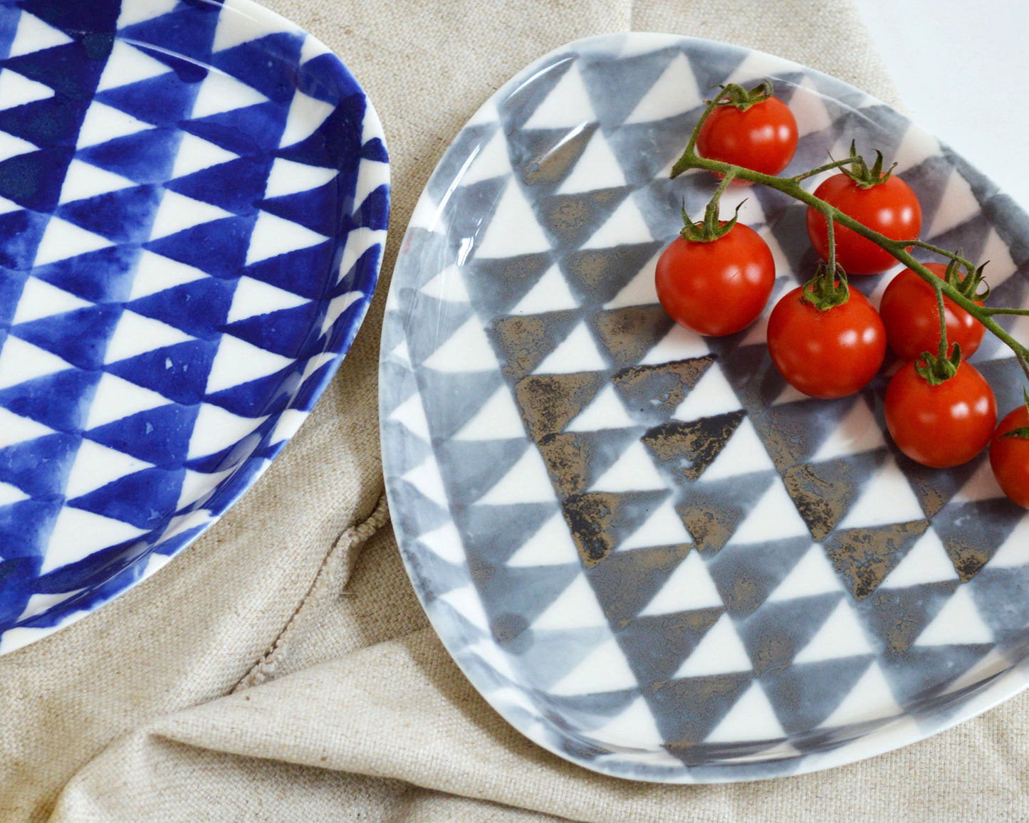 TRIANGLE Porcelain Plate - Grey